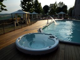 piscina pubblica prefabbricata con vasca idromassaggio